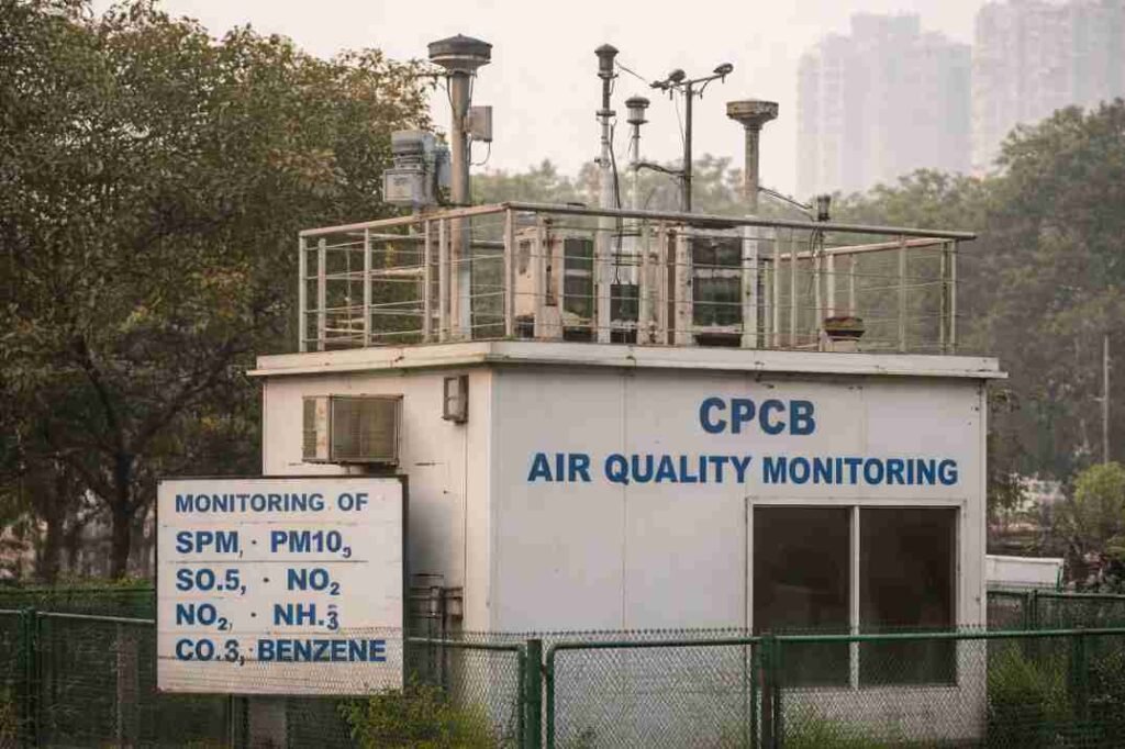 Air quality monitoring station in India measuring PM2.5 and AQI levels